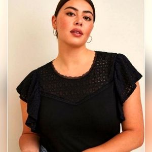 Euc torrid 4x top 👌with sexy lace shoulder and sleeves